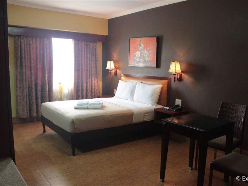 Pamulinawen Hotel Лаоаг Экстерьер фото