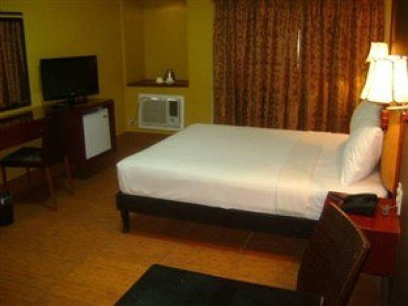 Pamulinawen Hotel Лаоаг Экстерьер фото